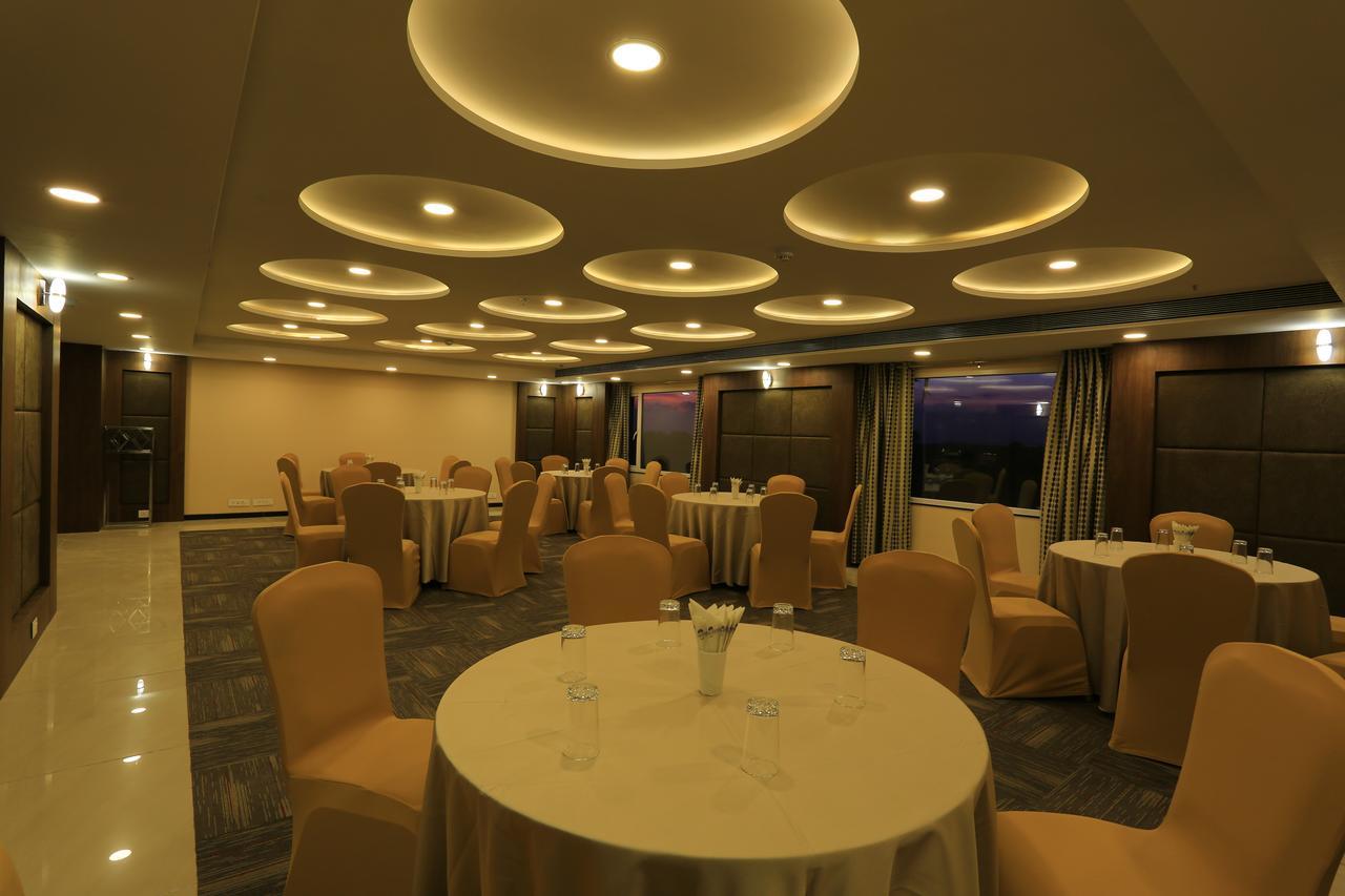 Nandan Kanan Hotel & Resort Sipra Exterior photo